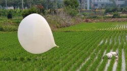 Trash balloons land near S Korea president’s office