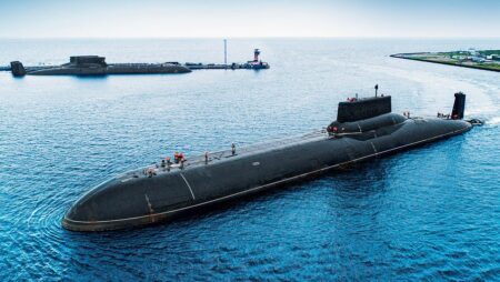 US sends submarine to Middle East as tensions grow