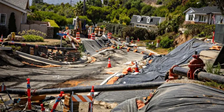 Landslides force power cuts in upscale LA neighbourhood