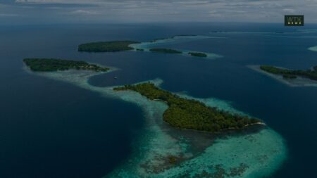 UK hands sovereignty of Chagos Islands to Mauritius