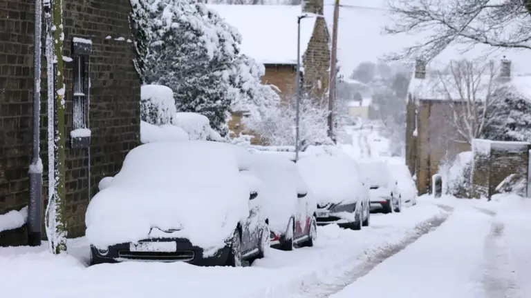 Storm Bert live: Schools closed as frozen Britain covered by snow before rain deluge arrives this weekend