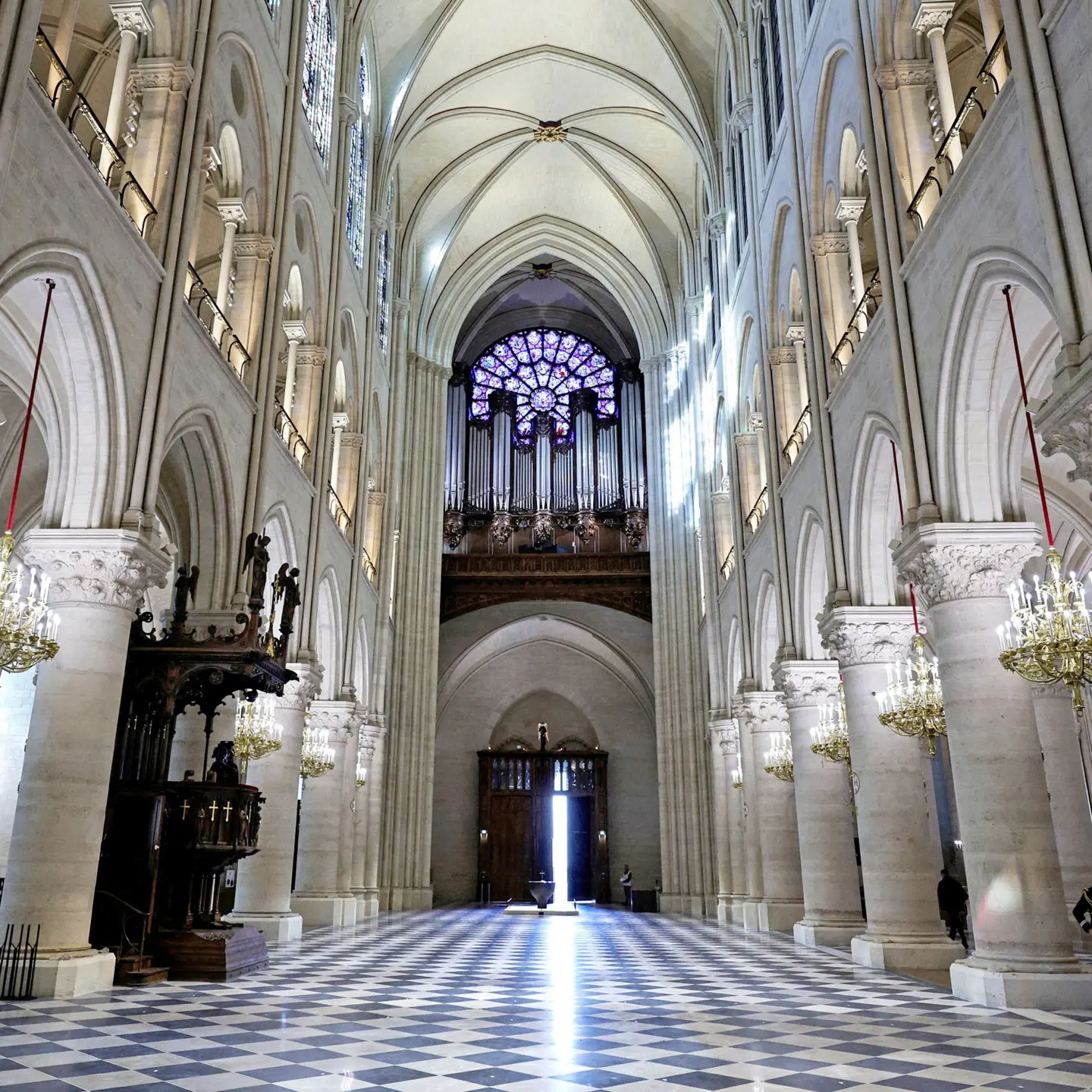 World discovers inside of restored Notre-Dame