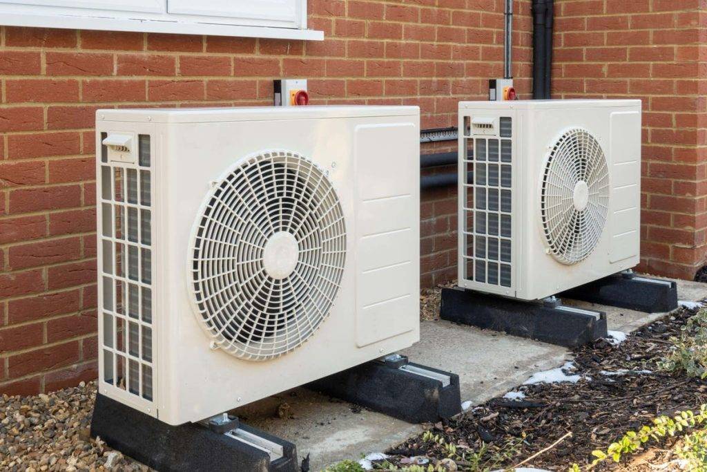 UK homeowners flock to heat pumps but numbers still well below targets UK homeowners flock to heat pumps but numbers still well below targets