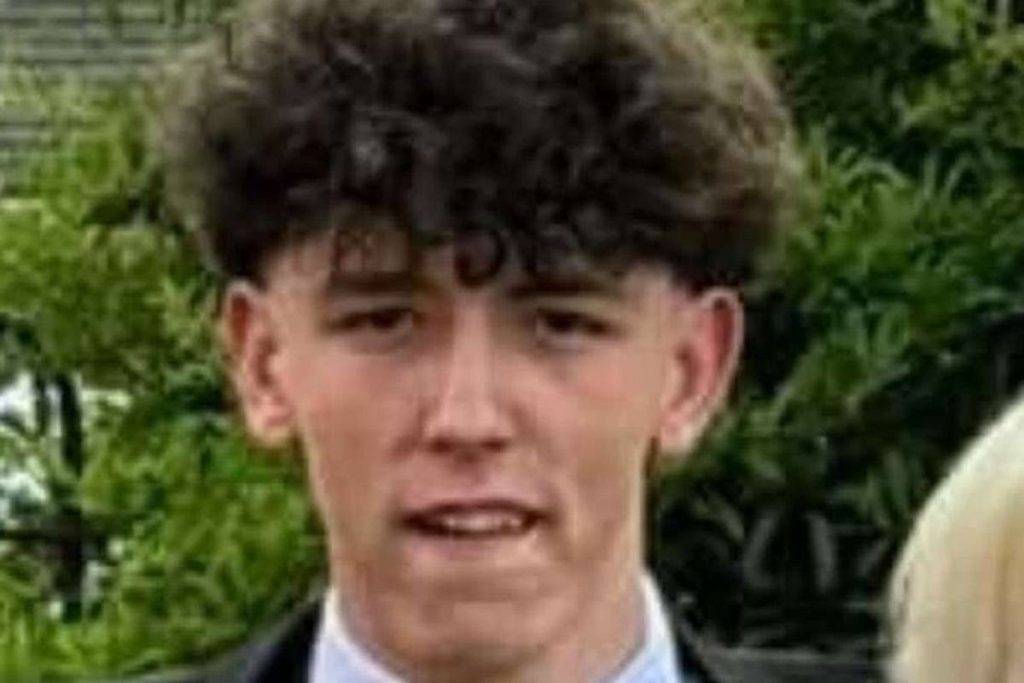 Thomas Taylor: Three teenagers charged with murder after boy, 17, stabbed near bus station Thomas Taylor: Three teenagers charged with murder after boy, 17, stabbed near bus station