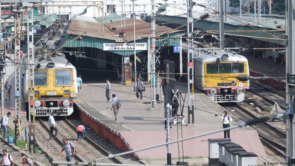 Panic over fire rumor leads to deadly India train accident Panic over fire rumor leads to deadly India train accident