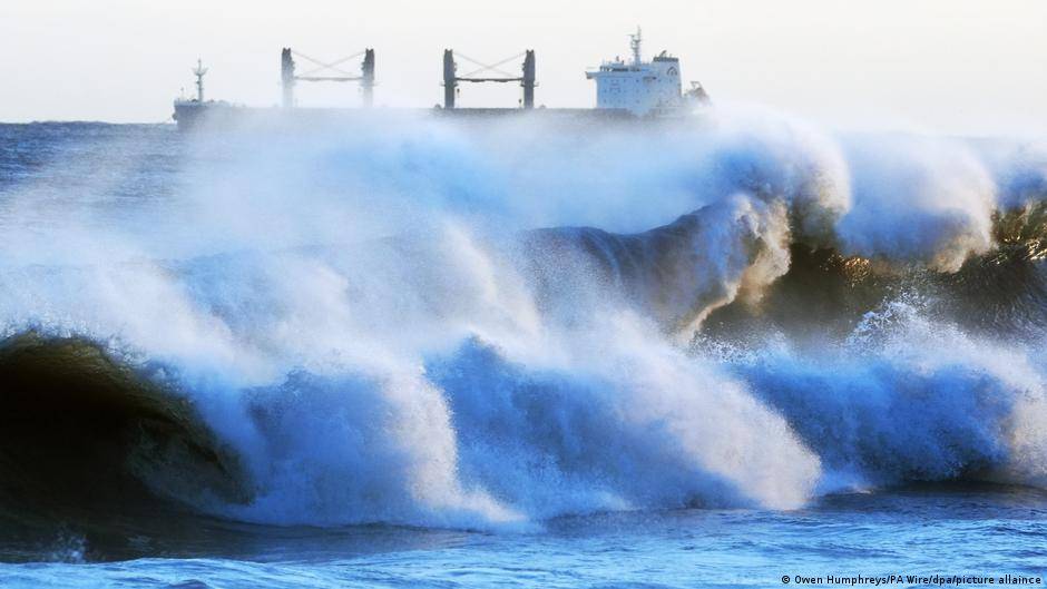 Storm Eowyn hits Ireland, UK with record wind gusts – DW – 01/25/2025 Storm Eowyn hits Ireland, UK with record wind gusts – DW – 01/25/2025