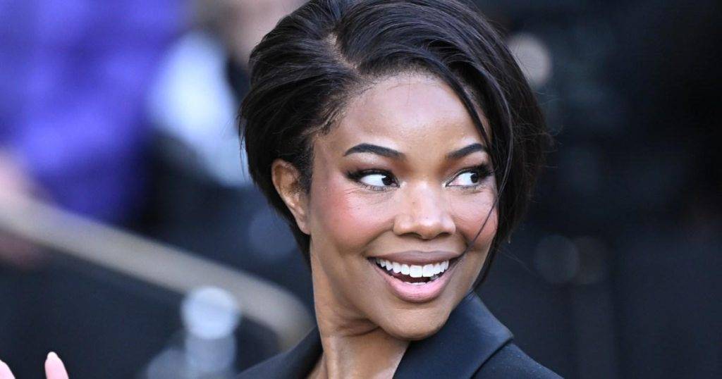 Fans brand iconic 90s actress, 52, ‘a gorgeous vampire’ after ageless new pictures