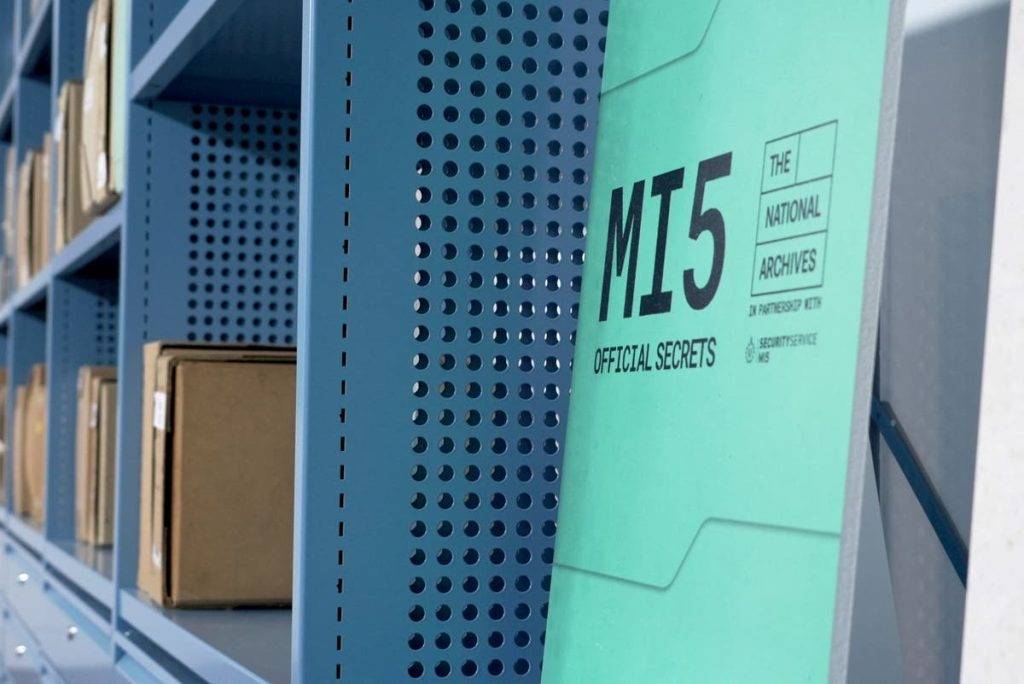 Declassified documents reveal MI5’s secret tips for tailing a suspect Declassified documents reveal MI5’s secret tips for tailing a suspect