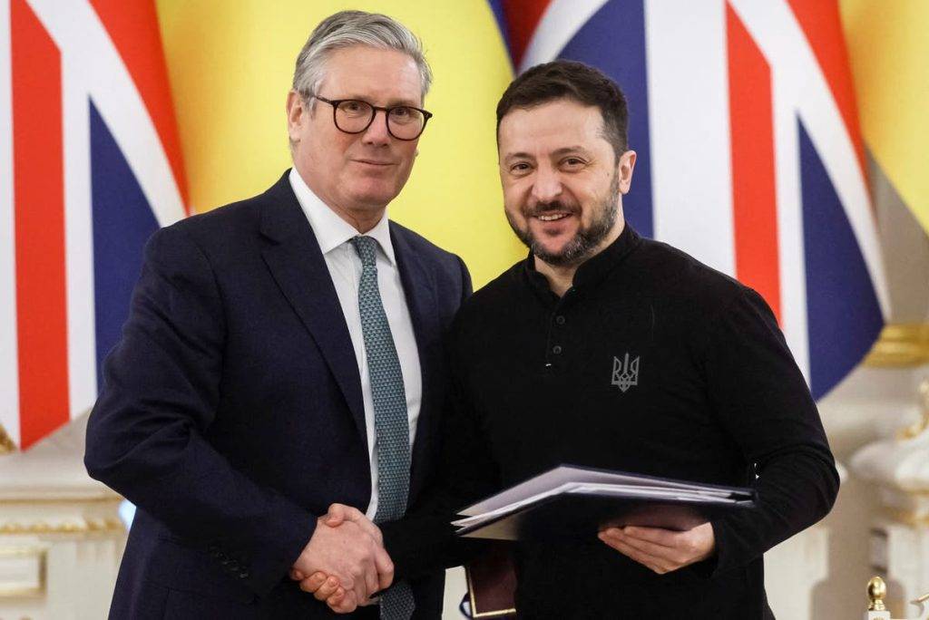 Starmer considers UK troops in Ukraine in peacekeeper role as he meets Zelensky in Kyiv Starmer considers UK troops in Ukraine in peacekeeper role as he meets Zelensky in Kyiv