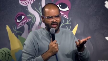 Comedian Kunal Kamra refuses to apologize for skit