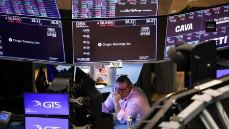 Global Stock Markets Slide as Trump’s Tariff Threats Shake Investor Confidence