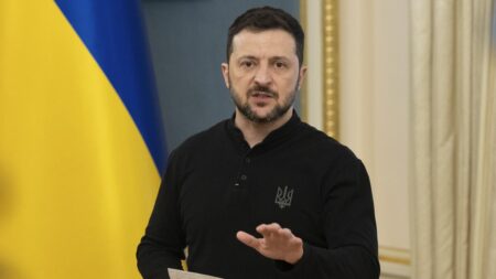 Zelenskyy urges pressure on Russia as US-Ukraine talks begin