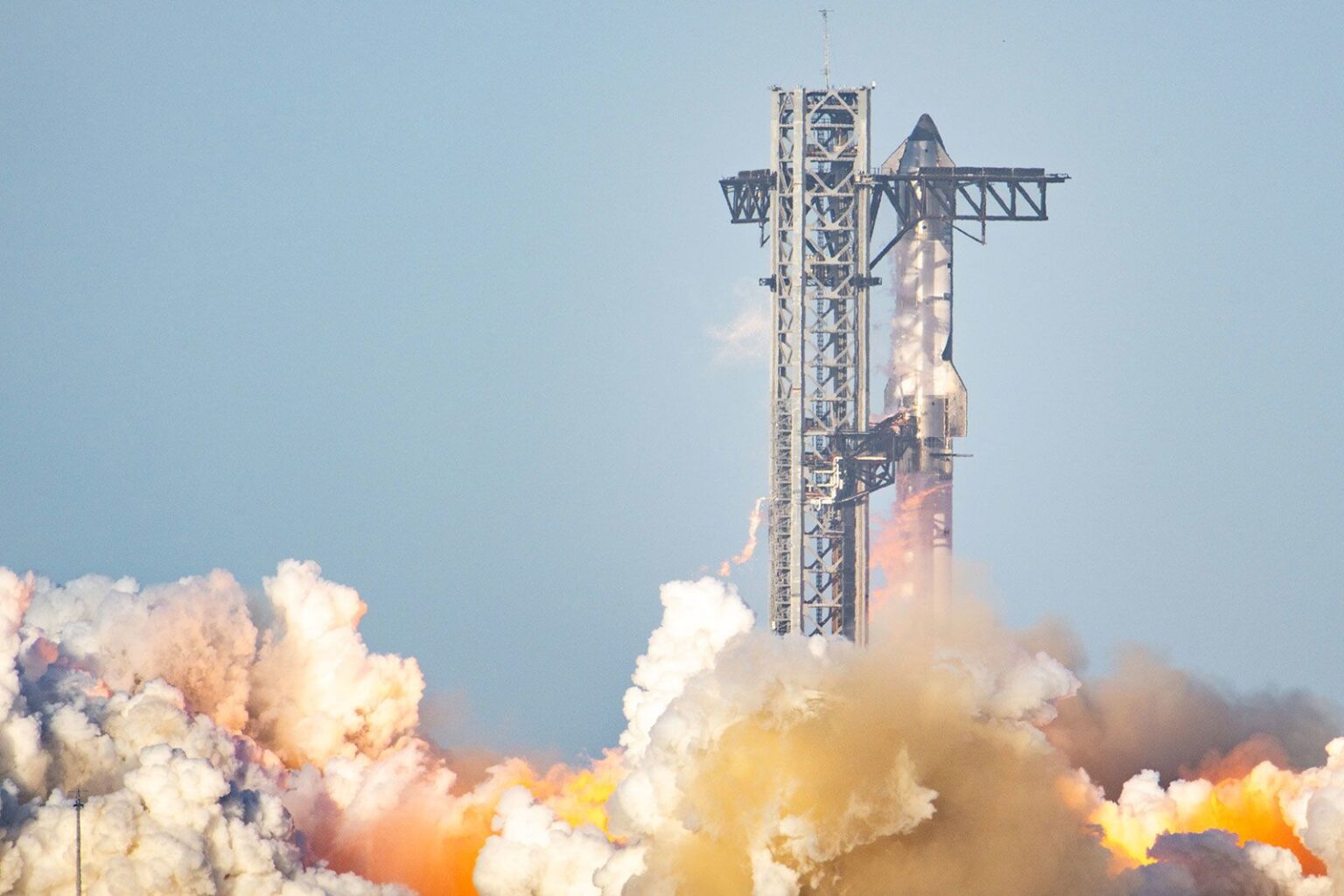 SpaceX launched Starship again. Another catch and another crash.