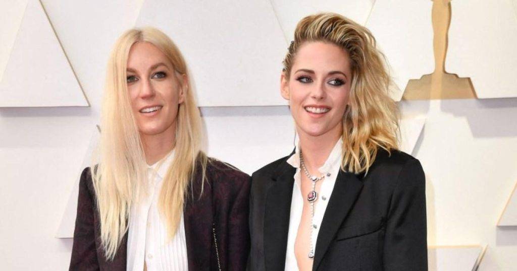 Kristen Stewart marries ‘brilliant’ fiancée in intimate ceremony after 6 years Kristen Stewart marries ‘brilliant’ fiancée in intimate ceremony after 6 years