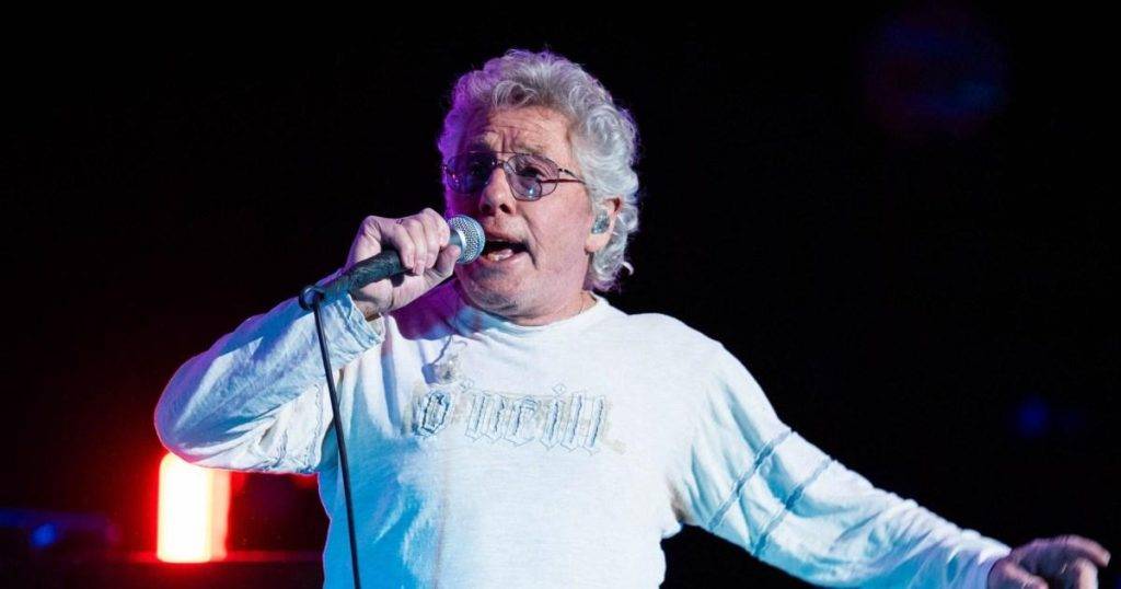 Roger Daltrey halts show and kicks off at The Who drummer