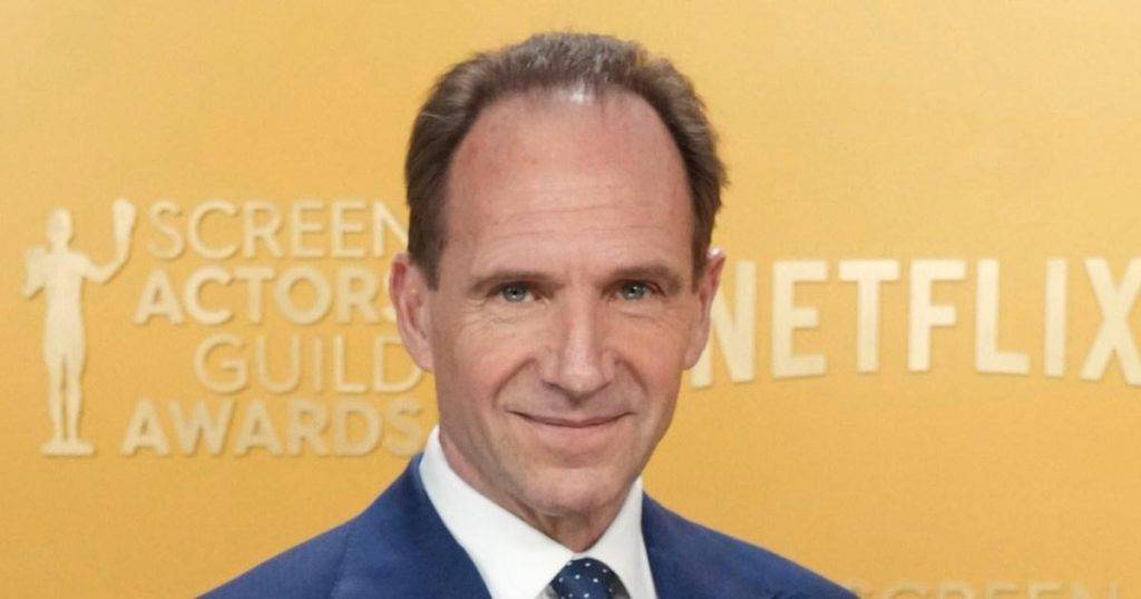 Ralph Fiennes stuns fans with ‘phenomenal’ topless gym photos