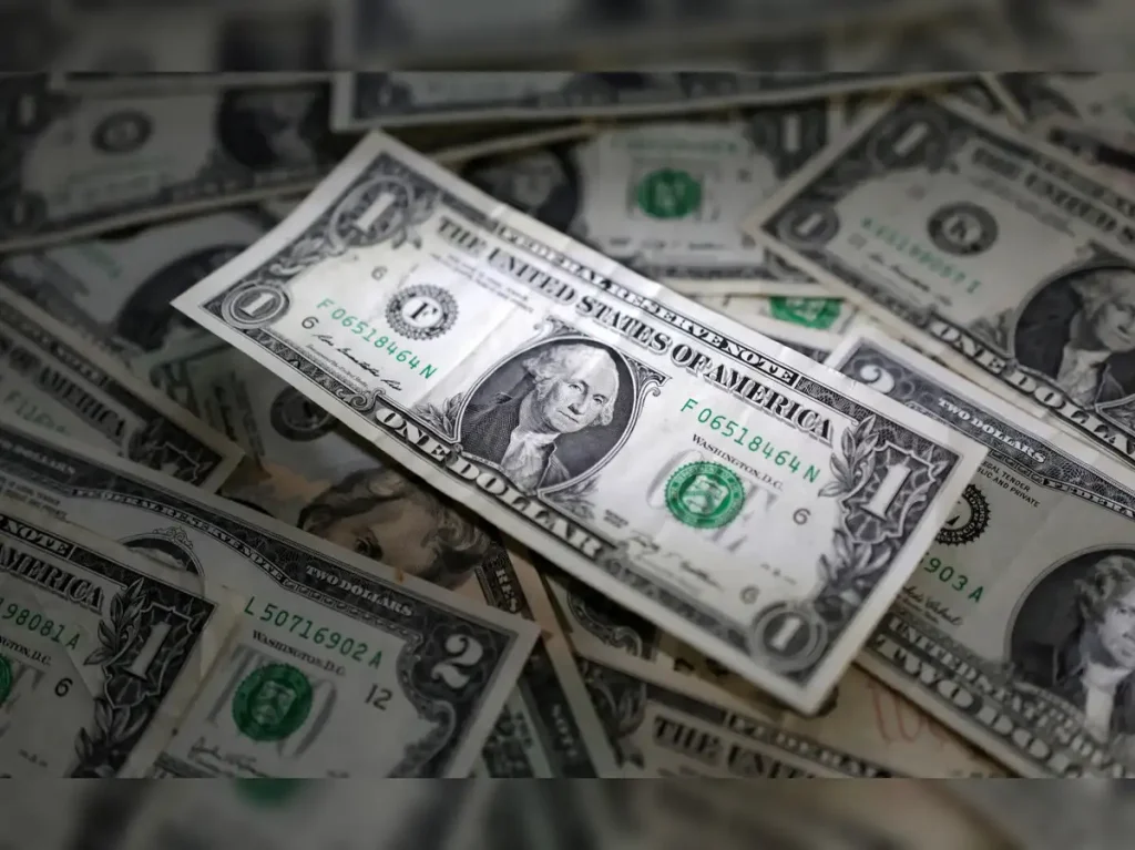 US dollar drops to three-year low US dollar drops to three-year low