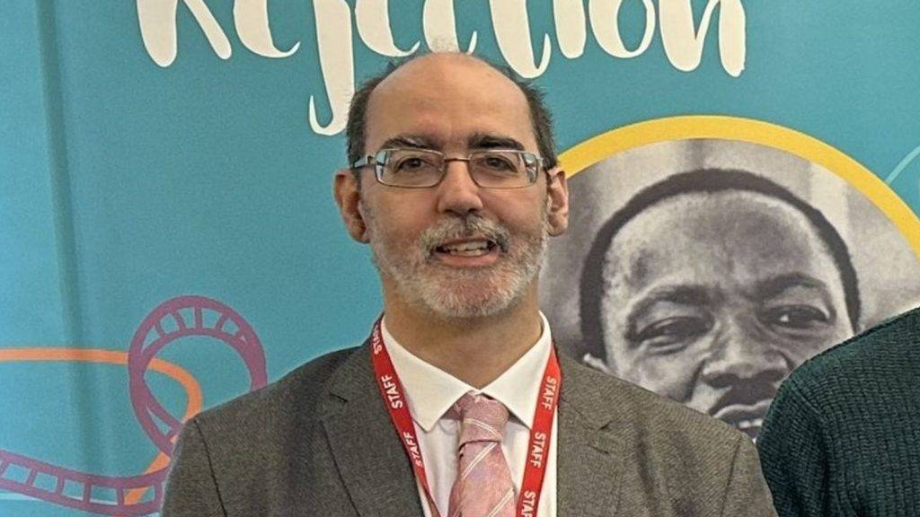 Headteacher jailed for attacking his deputy over ‘sexual jealousy’ Headteacher jailed for attacking his deputy over ‘sexual jealousy’