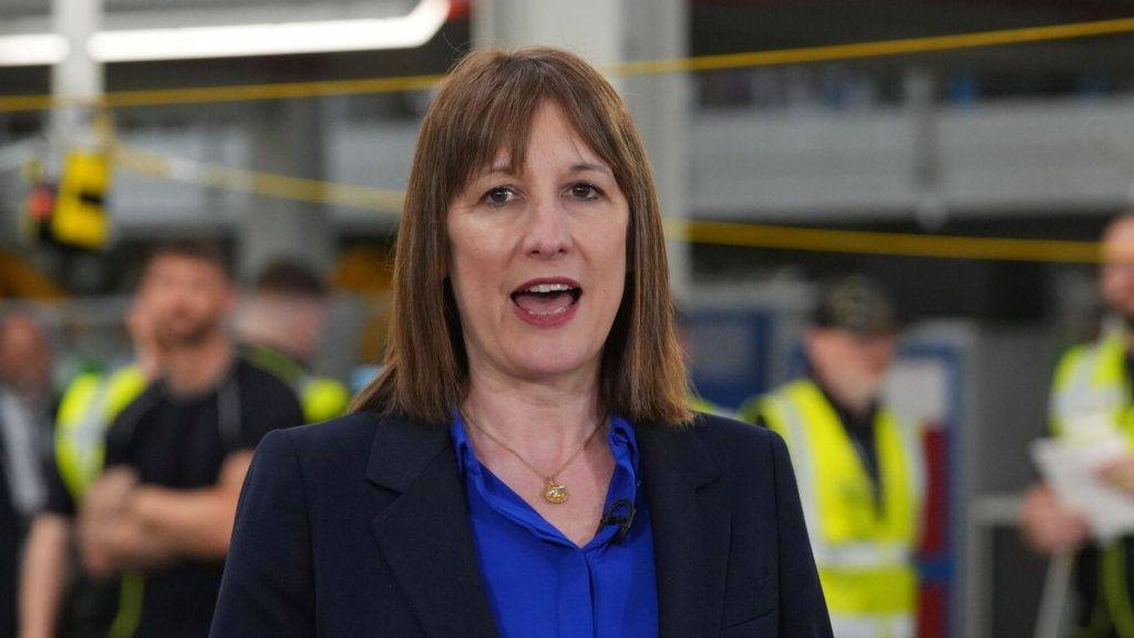 Chancellor to hold tariff crisis talks with top City executives