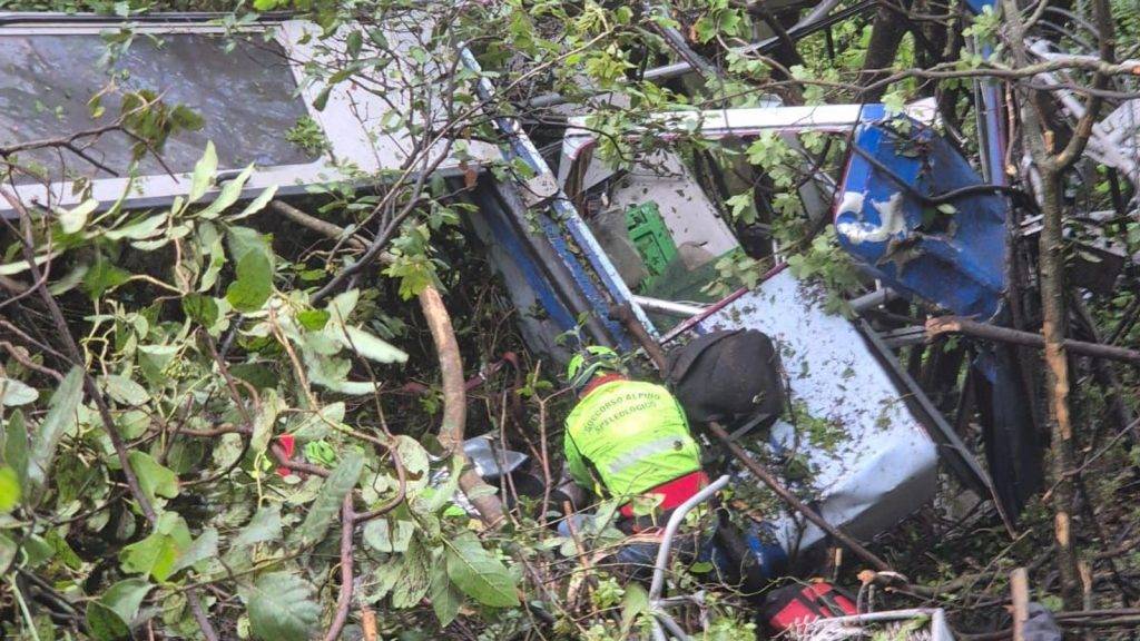 Two British nationals among four killed after cable car crashed near Naples Italian police say Two British nationals among four killed after cable car crashed near Naples Italian police say