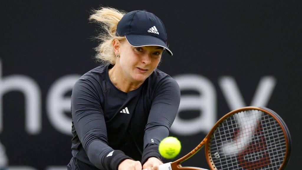 British tennis player Fran Jones helped off court after collapsing during match British tennis player Fran Jones helped off court after collapsing during match