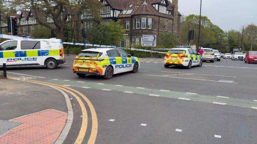 Man ‘seen with weapons’ detained in Leeds after three injured Man ‘seen with weapons’ detained in Leeds after three injured