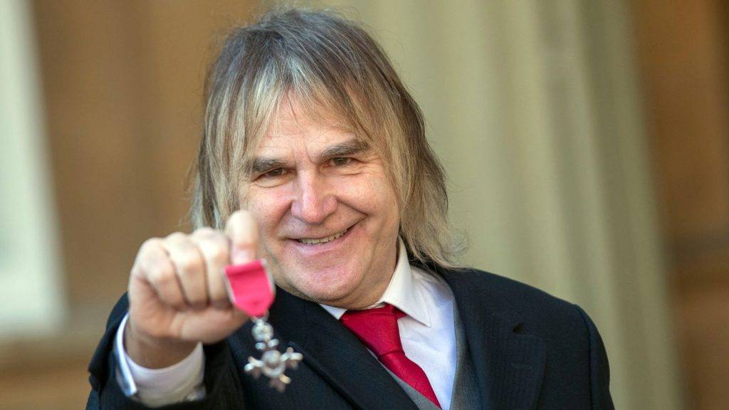 Mike Peters: The Alarm frontman dies aged 66 after blood cancer diagnosis Mike Peters: The Alarm frontman dies aged 66 after blood cancer diagnosis