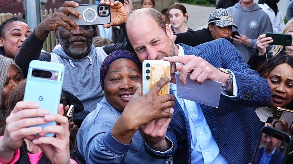 Prince William mobbed by selfie-hunters outside youth centre Prince William mobbed by selfie-hunters outside youth centre