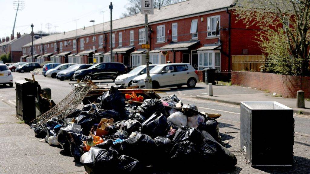 Army experts called in over Birmingham bin strike