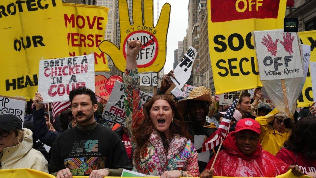 Anti-Trump protests – US and Ukraine sign minerals deal – US economy shrinks