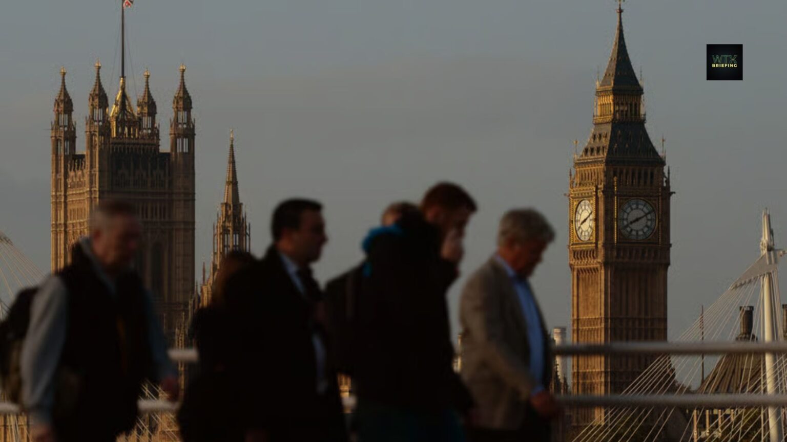 UK jobs market shows signs of further weakness