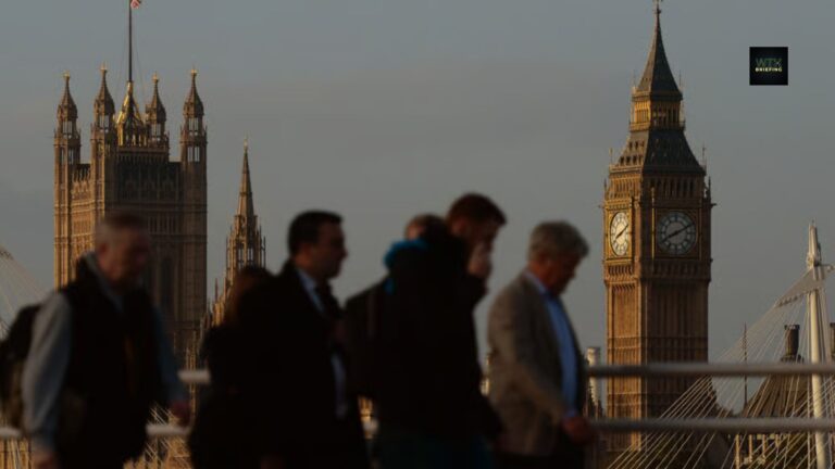 UK jobs market shows signs of further weakness