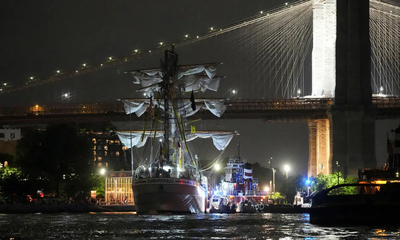Mexican Navy ship crashes into Brooklyn Bridge