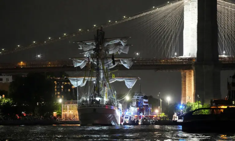 Mexican Navy ship crashes into Brooklyn Bridge