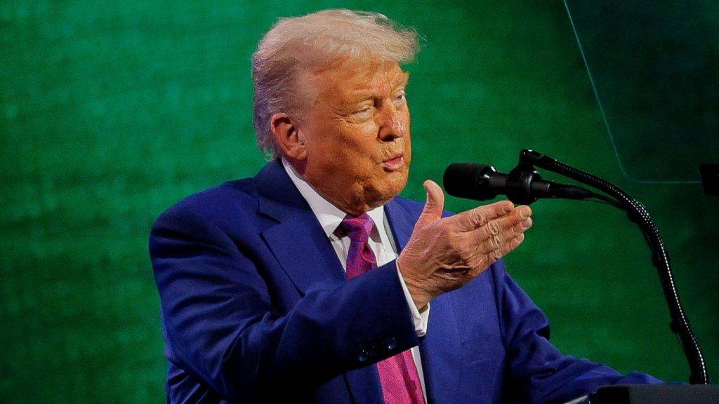 Trump to lift sanctions on Syria as he announces 0bn deal with Saudi Arabia