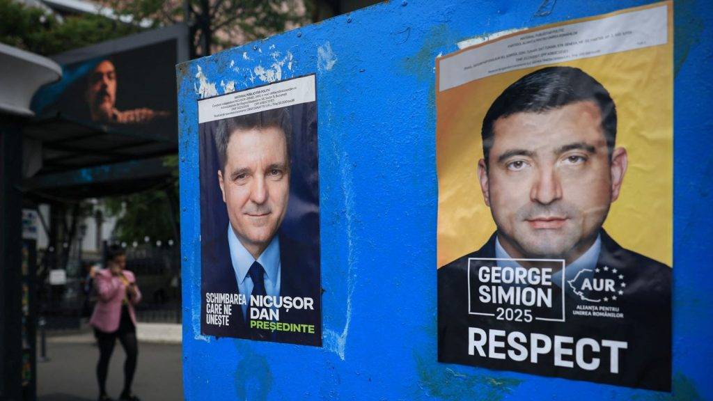 Romania votes in second round of presidential election with Bucharest mayor and hard-right Trump supporter almost tied in polls Romania votes in second round of presidential election with Bucharest mayor and hard-right Trump supporter almost tied in polls