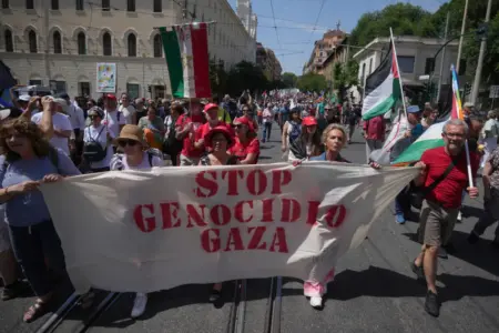 Thousands March in Rome Demanding an End to the Gaza War