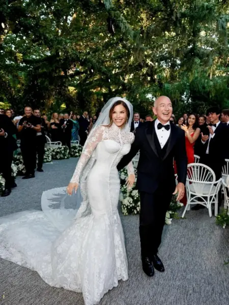 Jeff Bezos and Lauren Sanchez marry in Venice.