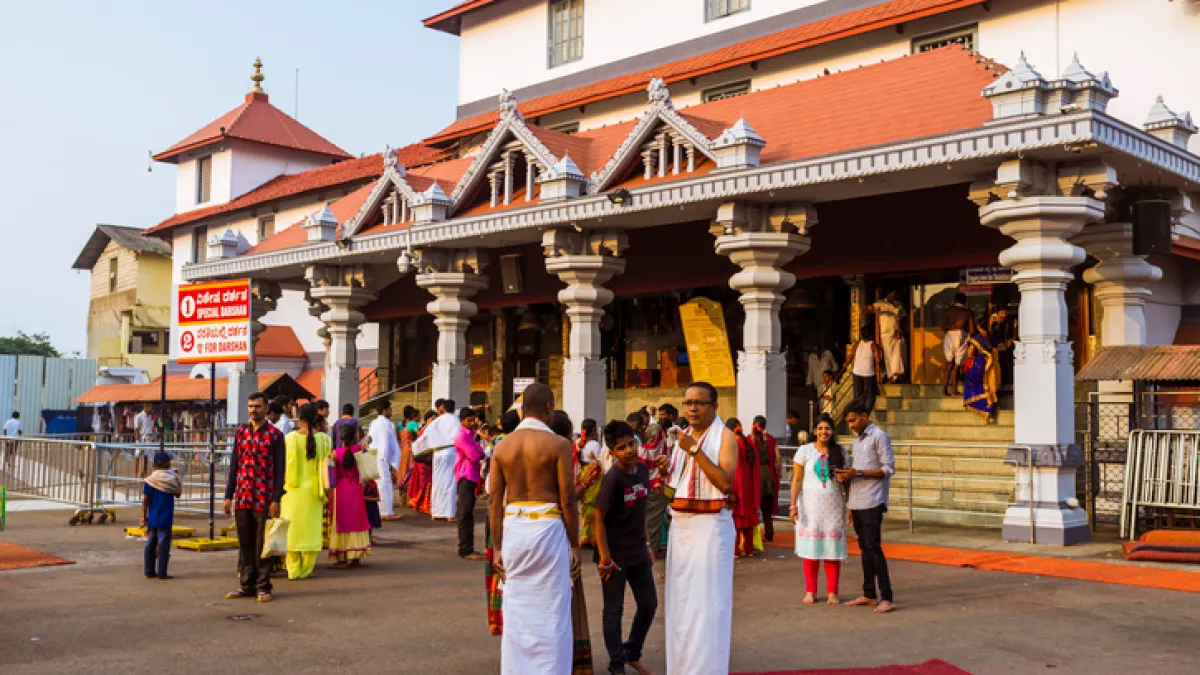 Financial Times - Savers withdrew nearly $60bn from three US banks as Apple raises heat WTX News Did Indian temple officials cover up a mass murder? and is gang rape a trend in India
