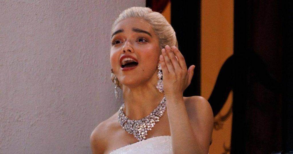 Rachel Zegler replaced during Evita interval in last second change