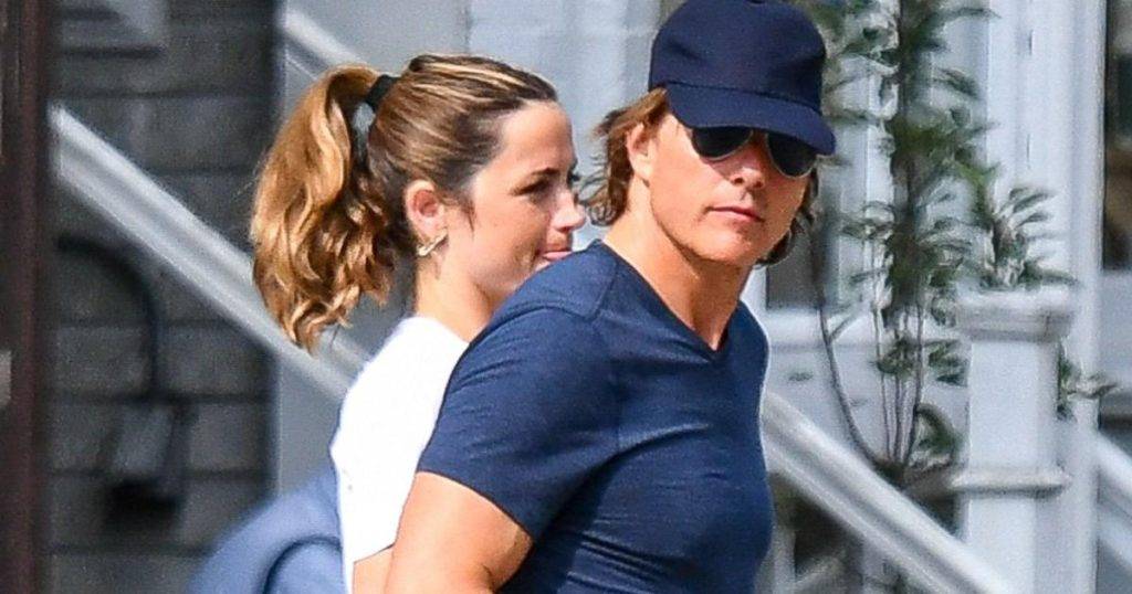 Tom Cruise and Ana de Armas appear to confirm romance with holiday PDA