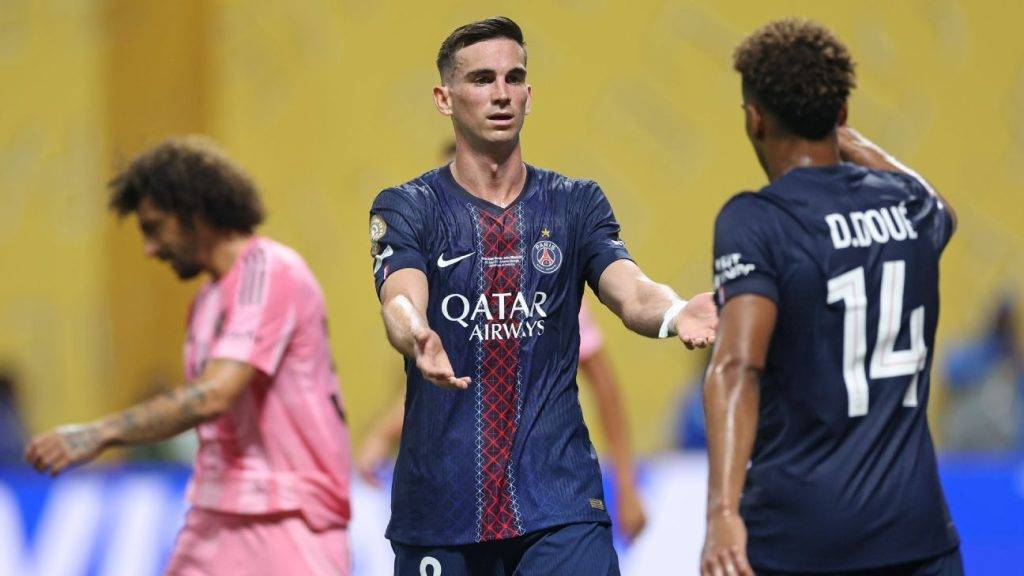 Transfer rumors, news: Man United, Al Nassr eye PSG’s Ruiz