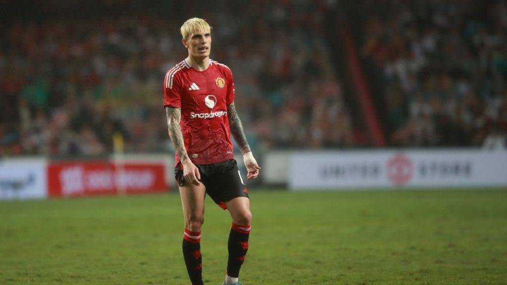 Man United boss Amorim offers way back for squad outcasts