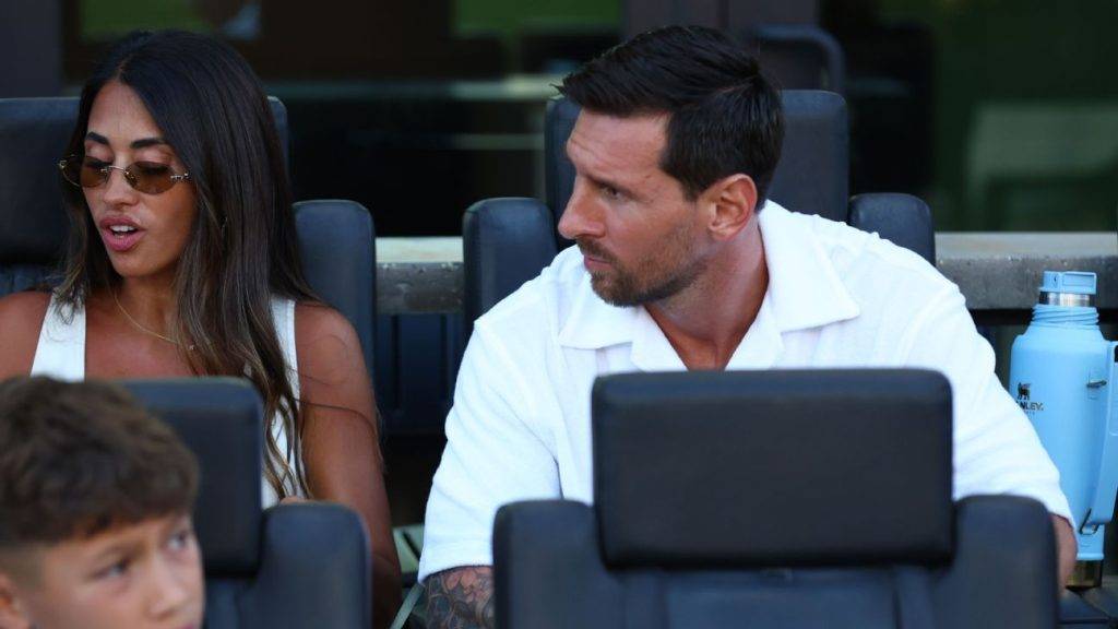 Lionel Messi and wife caught on Coldplay kiss cam