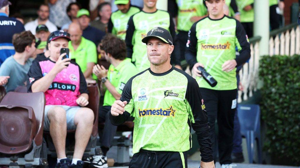 Warner ‘still the best by a country mile’ as he leads Thunder to BBL final Warner ‘still the best by a country mile’ as he leads Thunder to BBL final