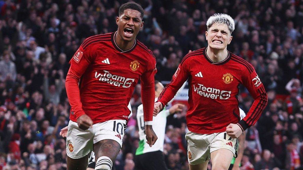 Manchester United want-away Garnacho OK to train with club