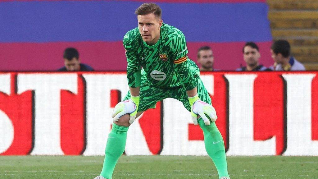 Ter Stegen trains alone amid uncertain future