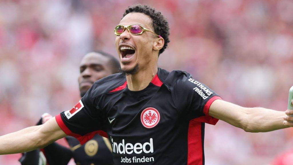 Liverpool in Ekitike talks with Isak not available – sources