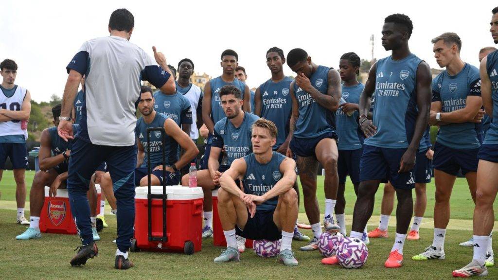 Arsenal head for pre-season tour without Gyökeres