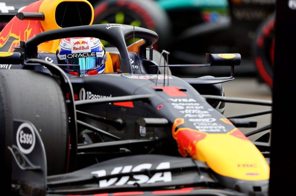 How Verstappen swept to pole over Piastri in a thrilling Silverstone shootout